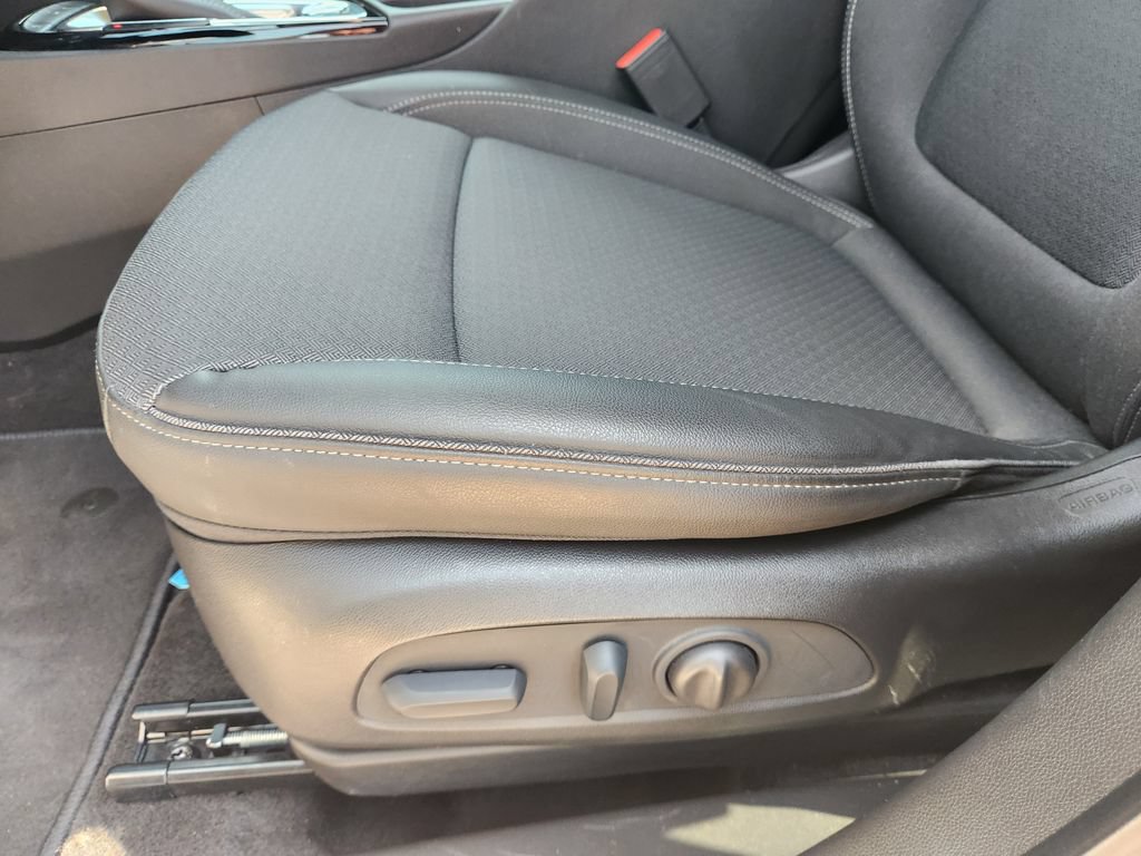 Used 2022 Buick Encore GX Select w/ Sport Touring Package FWD image 23