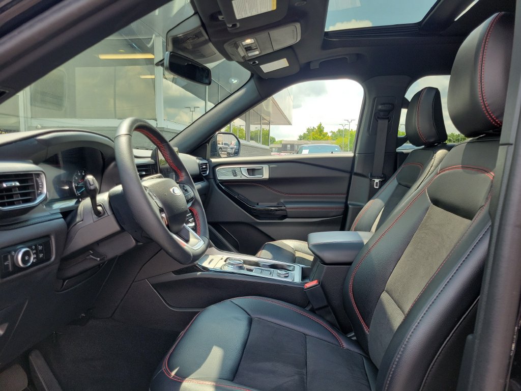 Certified 2024 Ford Explorer ST-Line w/ Class IV Trailer Tow Package AWD/4WD image 20
