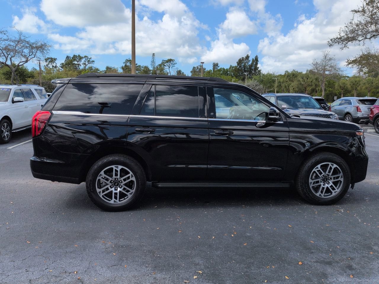 Certified 2025 Ford Expedition Active image 6