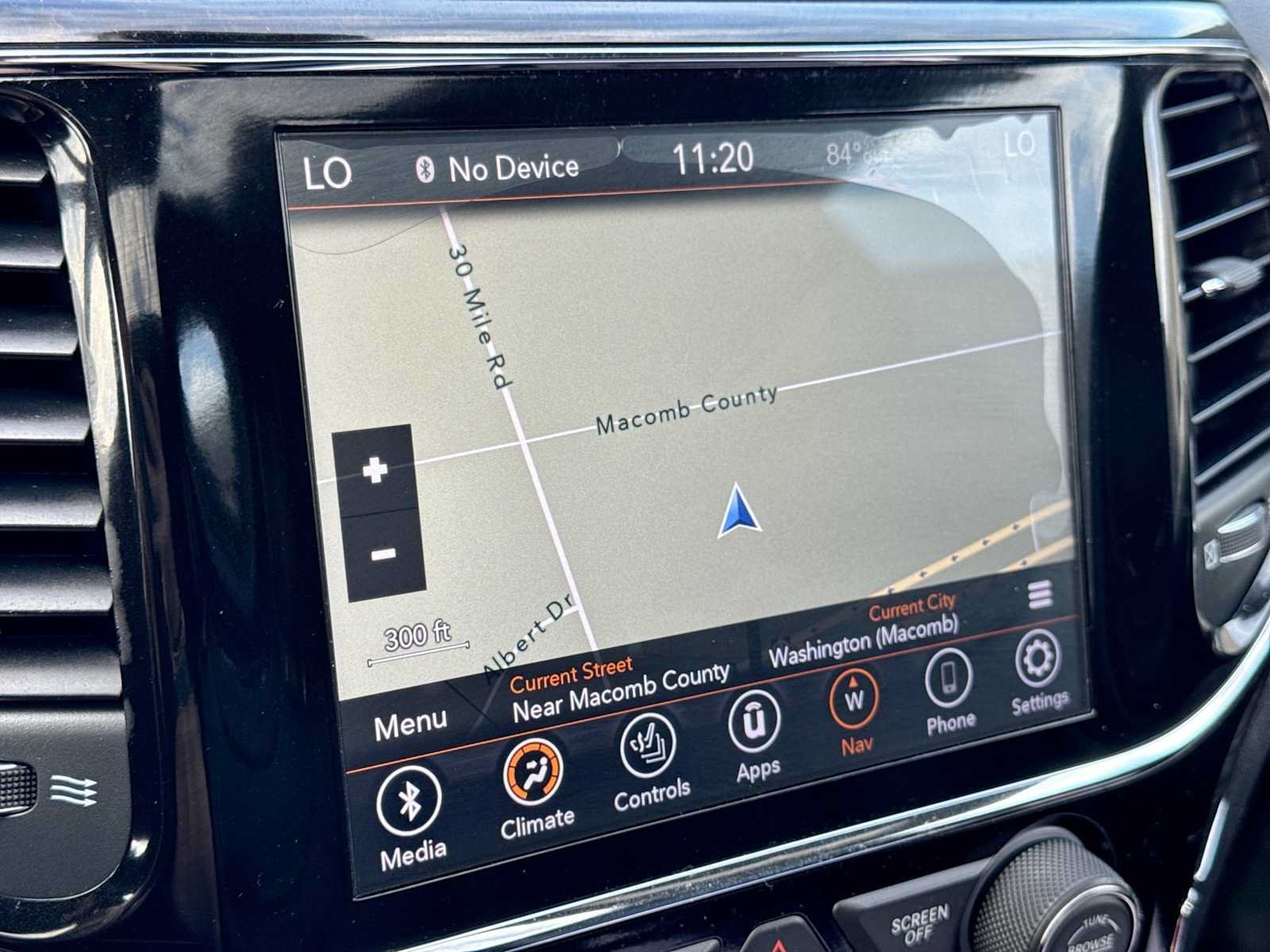 Used 2020 Jeep Grand Cherokee Limited AWD/4WD image 28