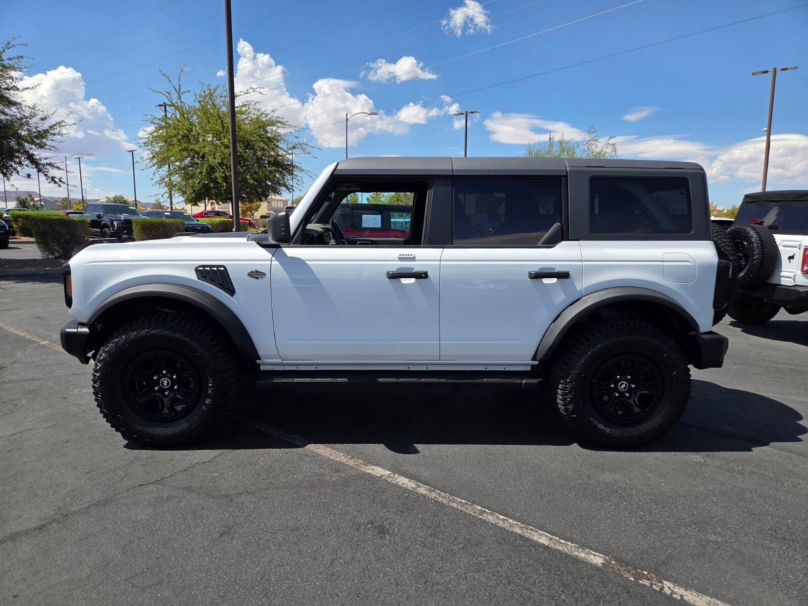 Certified 2023 Ford Bronco Wildtrak AWD/4WD image 3
