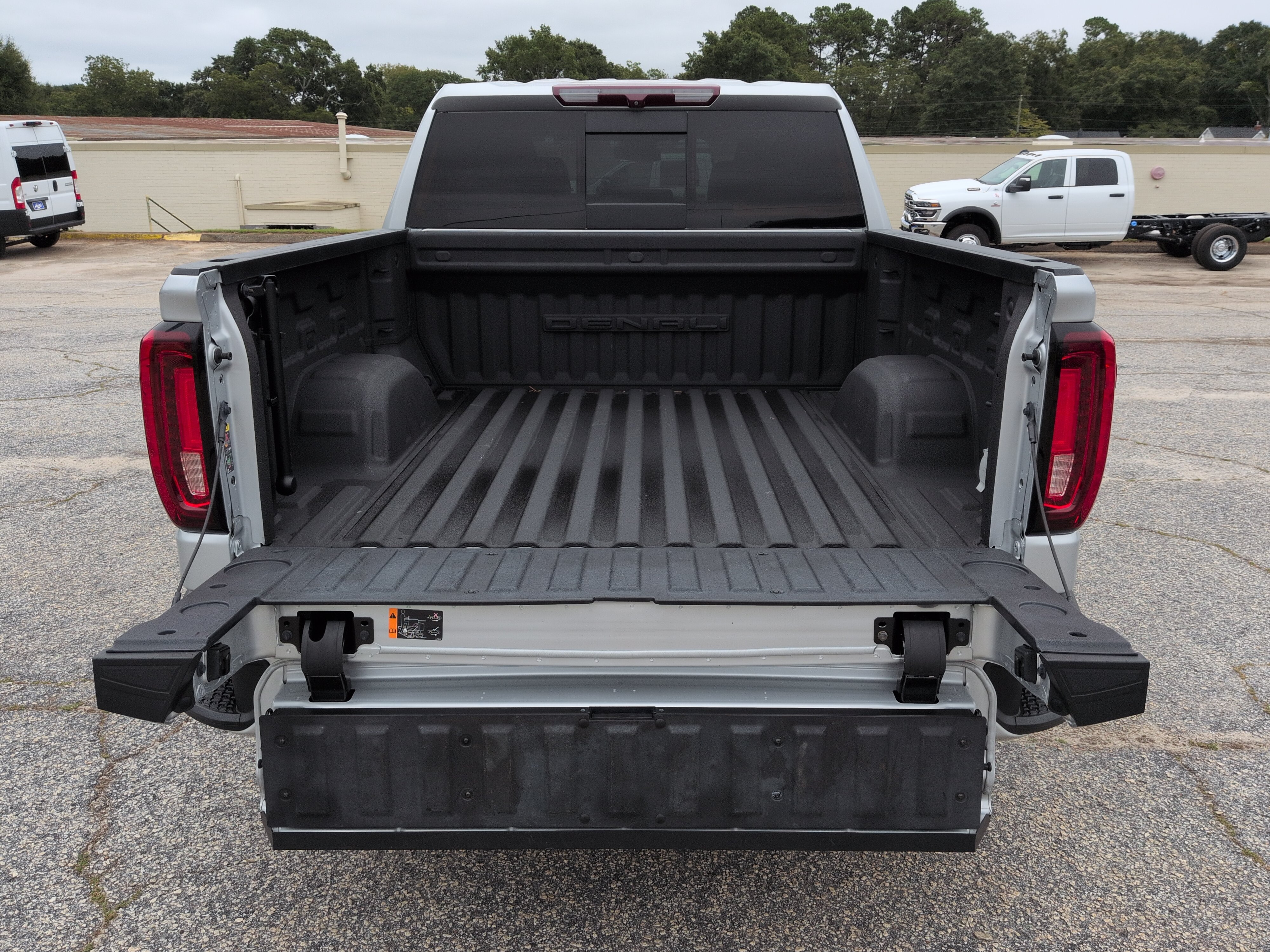 Used 2022 GMC Sierra 1500 Denali AWD/4WD image 11