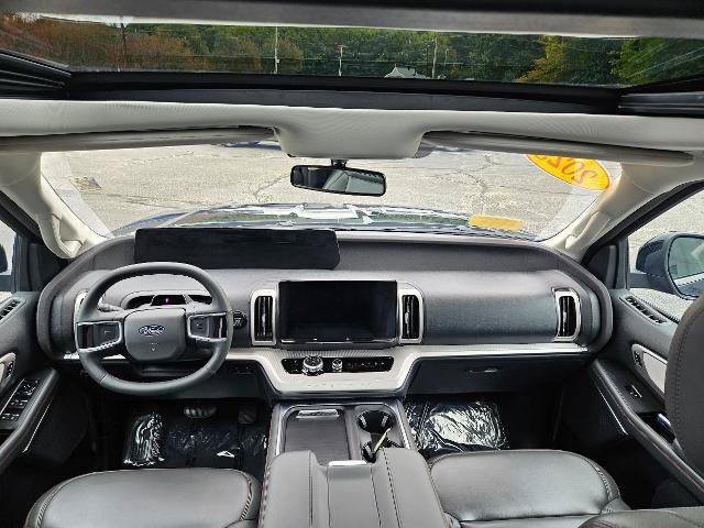 Certified 2025 Ford Expedition Active AWD/4WD image 13