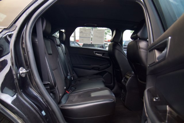 Certified 2020 Ford Edge ST w/ Cold Weather Package AWD/4WD image 27