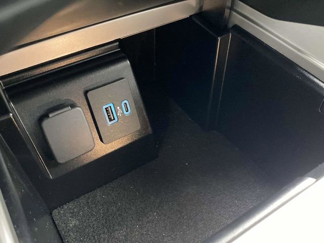 Certified 2022 Ford Explorer XLT w/ Equipment Group 202A image 32