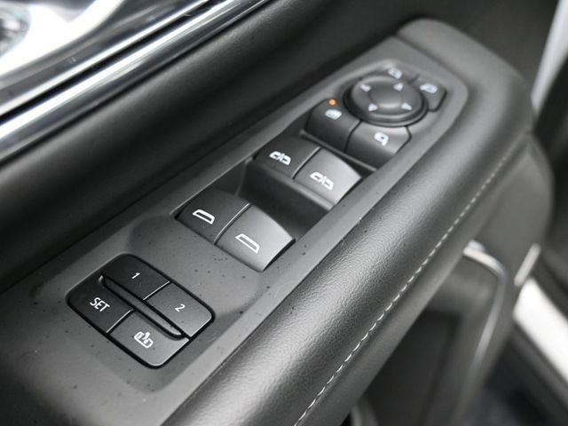 Used 2023 Chevrolet Suburban Z71 w/ Luxury Package image 17