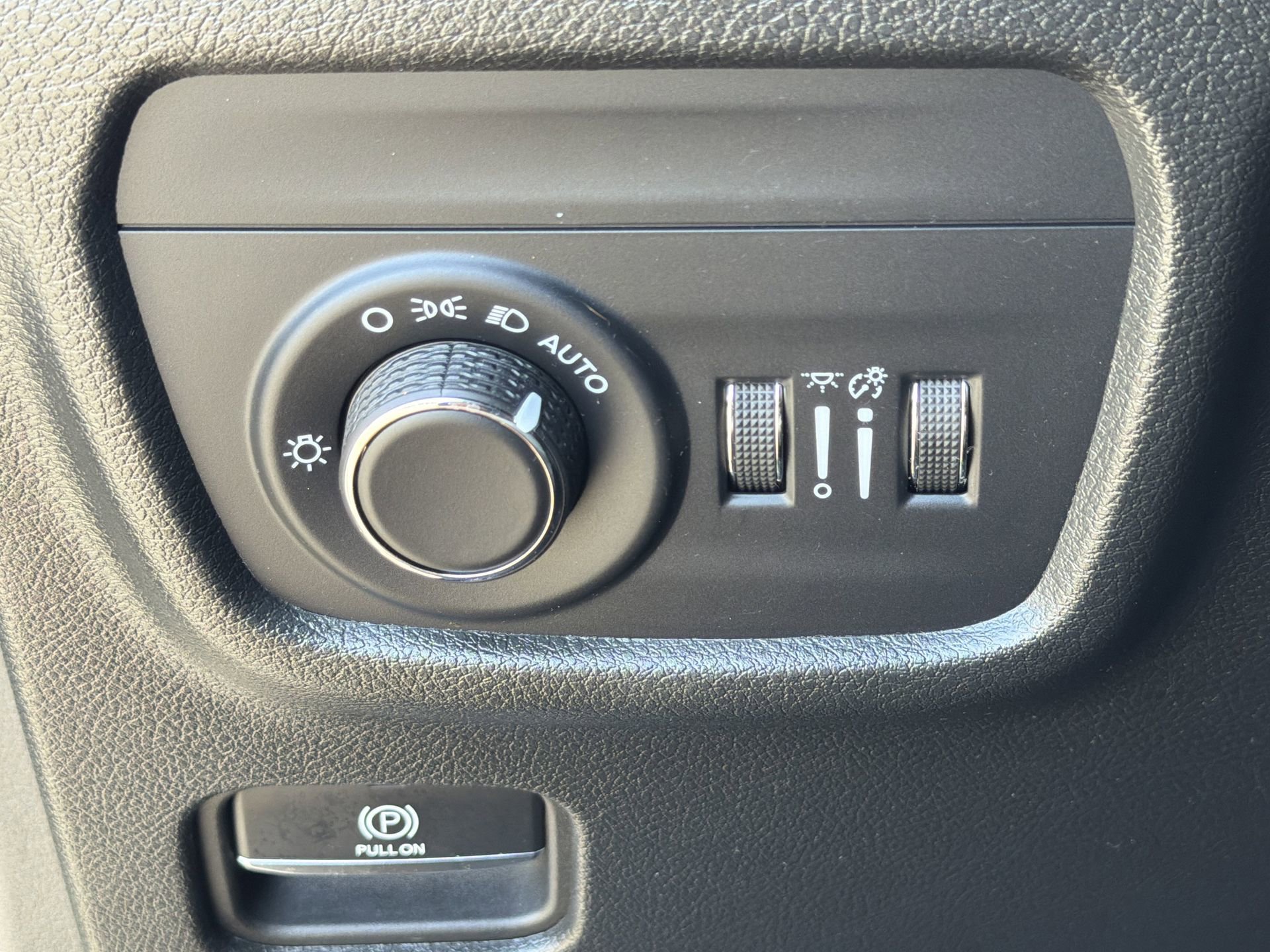 Used 2025 Jeep Grand Cherokee Altitude image 12