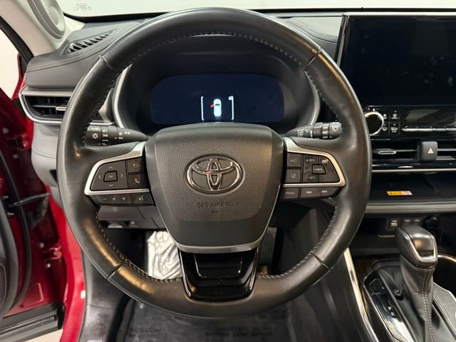 Used 2023 Toyota Highlander Limited image 22
