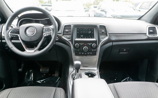 Used 2018 Jeep Grand Cherokee Laredo AWD/4WD image 14