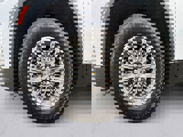 Used 2023 Chevrolet Traverse LT image 9