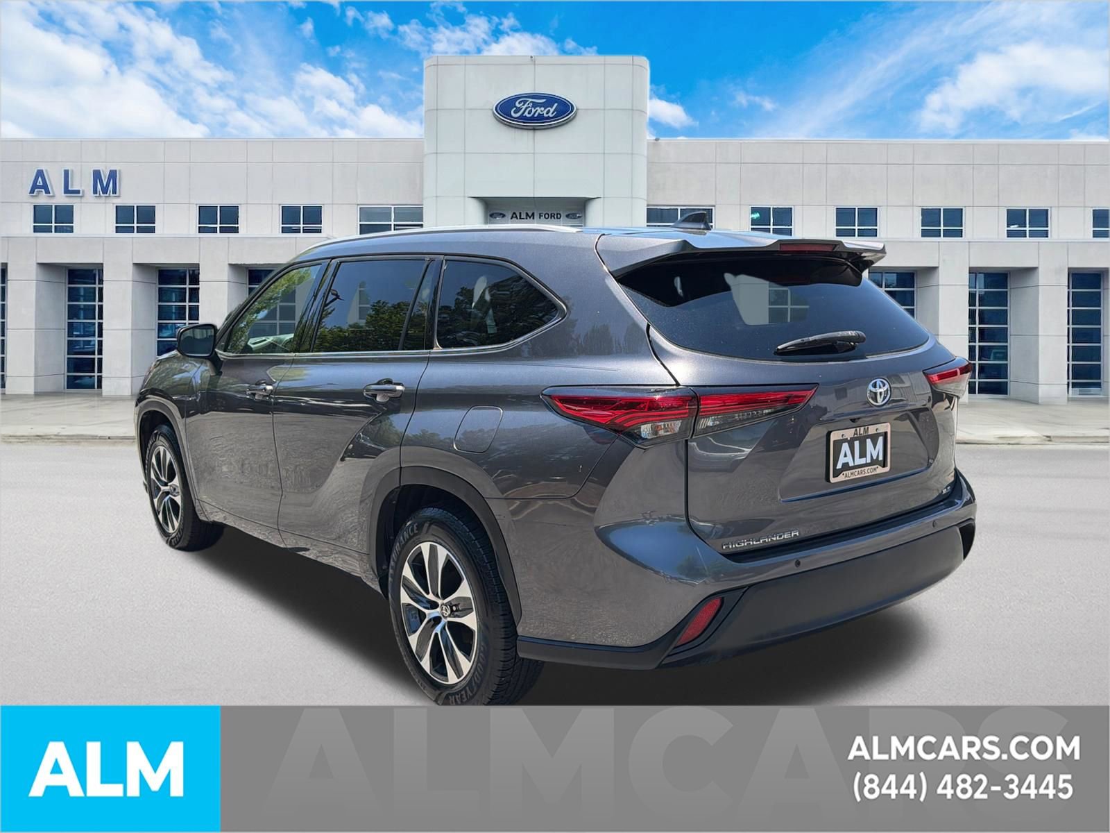 Used 2022 Toyota Highlander XLE FWD image 8