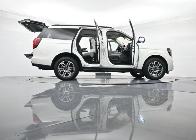 Certified 2025 Ford Expedition Active AWD/4WD image 57