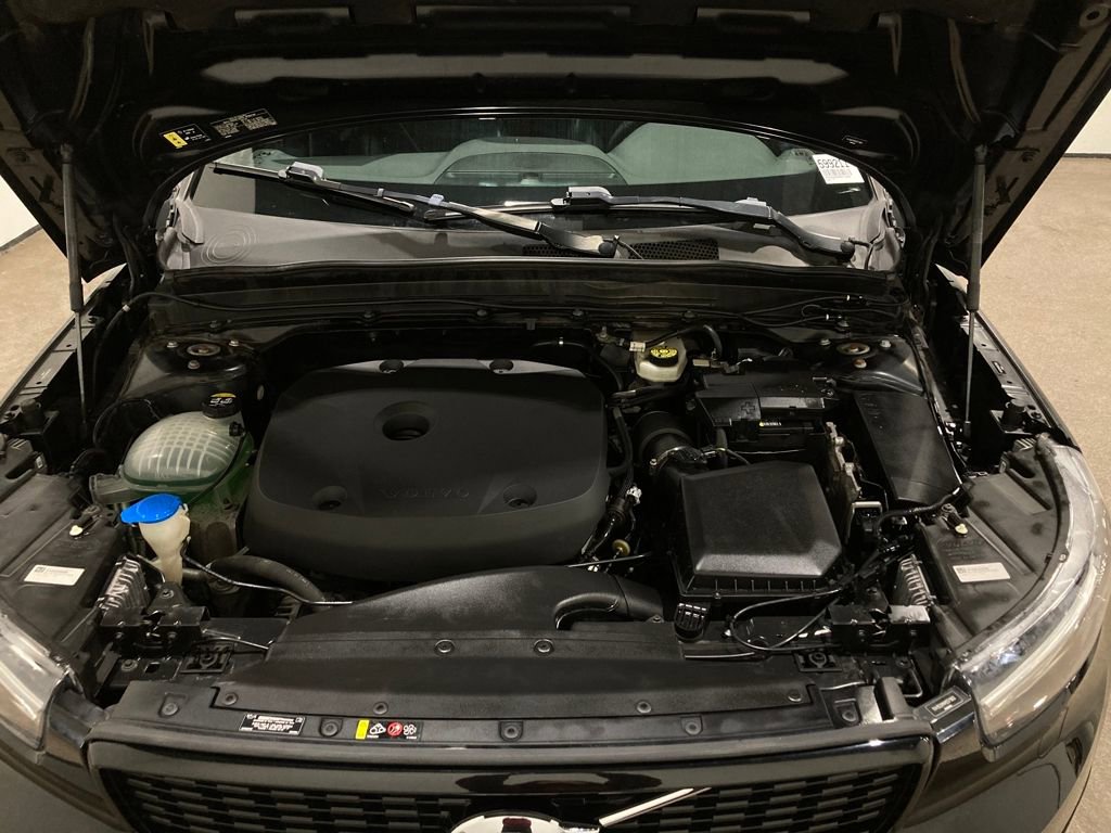 Used 2021 Volvo XC40 T5 R-Design image 15