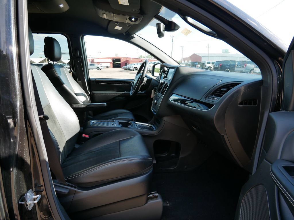 Used 2019 Dodge Grand Caravan SXT w/ Driver Convenience Group FWD image 8