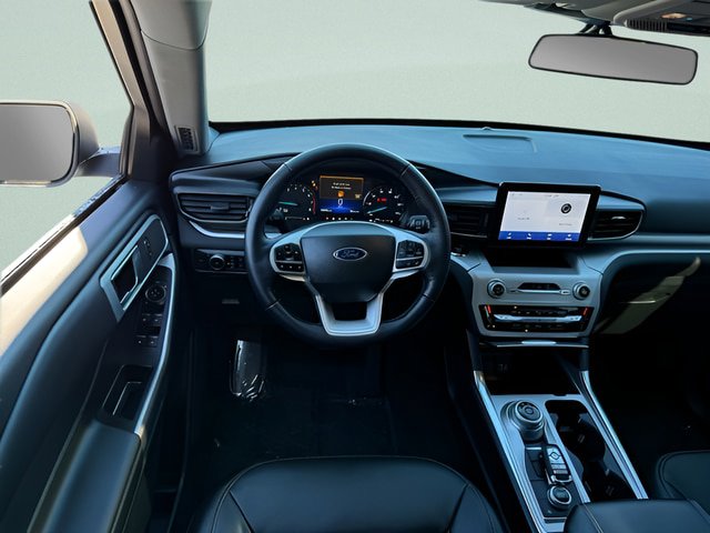 Certified 2022 Ford Explorer XLT w/ Equipment Group 202A AWD/4WD image 7