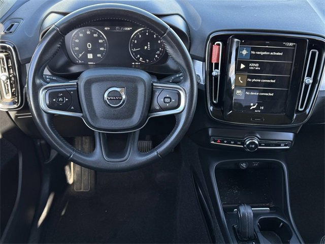 Used 2021 Volvo XC40 T4 Momentum image 11