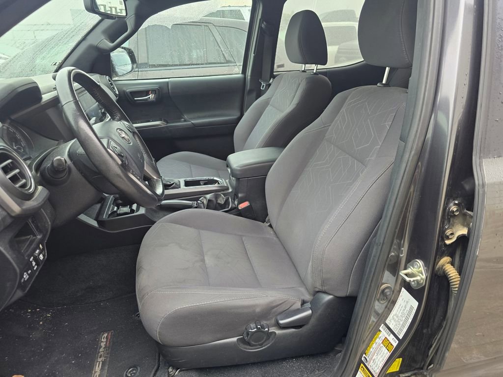 Used 2017 Toyota Tacoma TRD Off-Road image 9