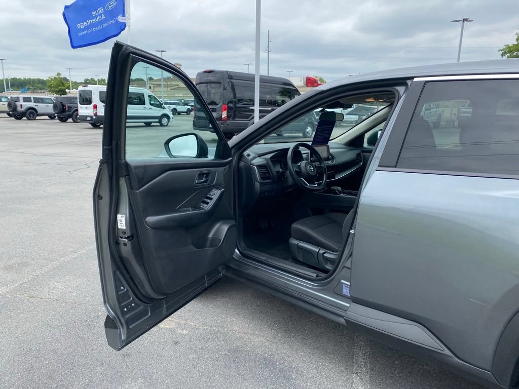 Used 2024 Nissan Rogue S AWD/4WD image 10