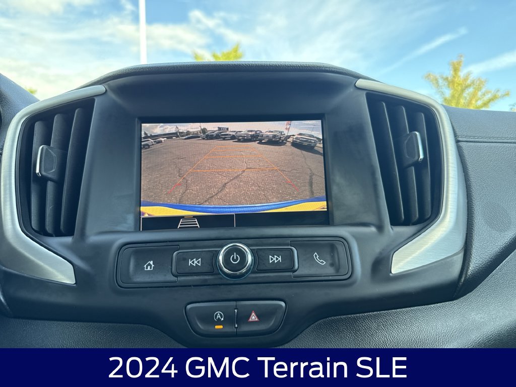 Used 2024 GMC Terrain SLE AWD/4WD image 21