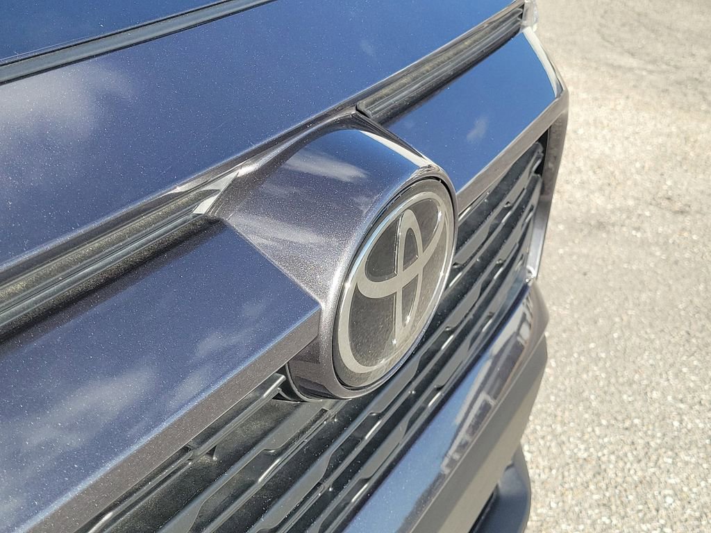 Used 2023 Toyota RAV4 XLE w/ Convenience Package image 7