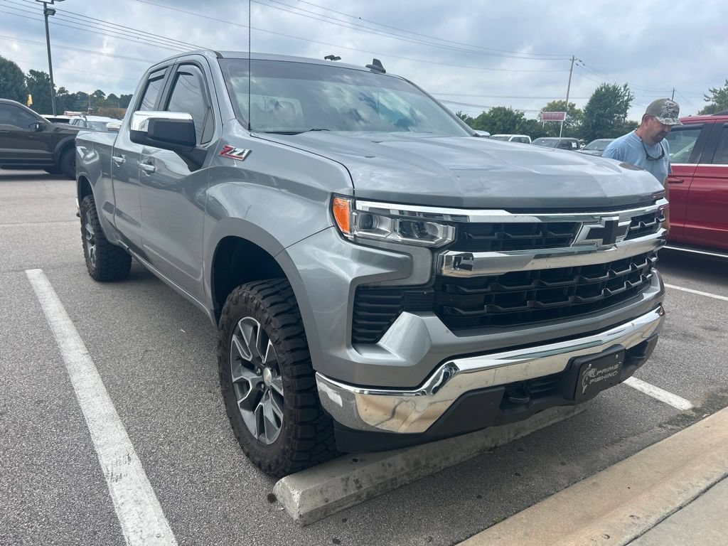 Used 2023 Chevrolet Silverado 1500 LT w/ Z71 Off-Road Package AWD/4WD image 5