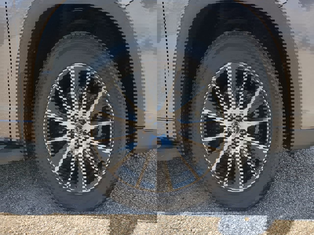 Used 2018 Toyota Highlander SE image 9