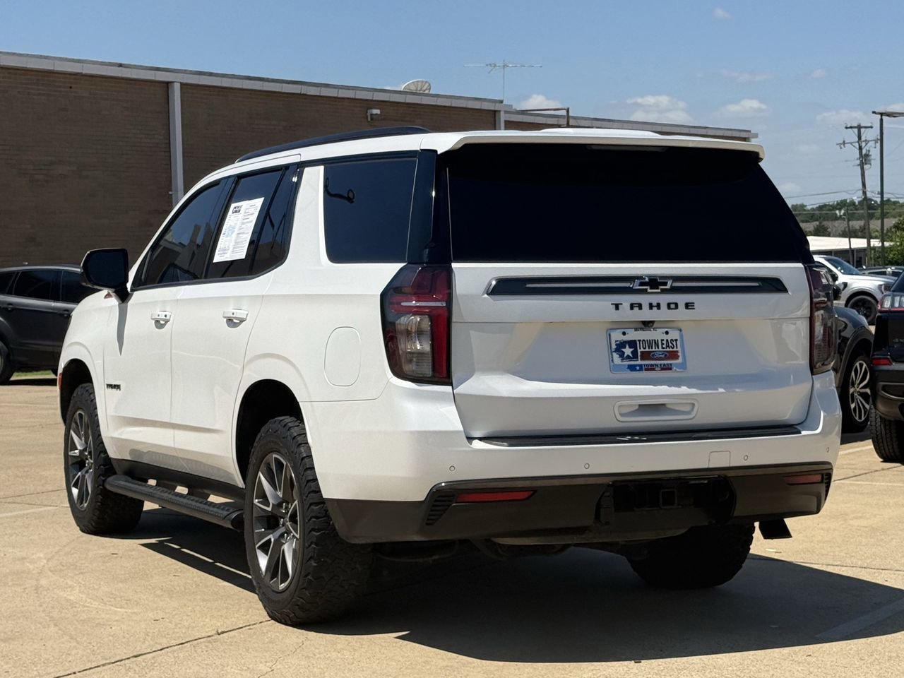 Used 2021 Chevrolet Tahoe Z71 w/ Luxury Package AWD/4WD image 5