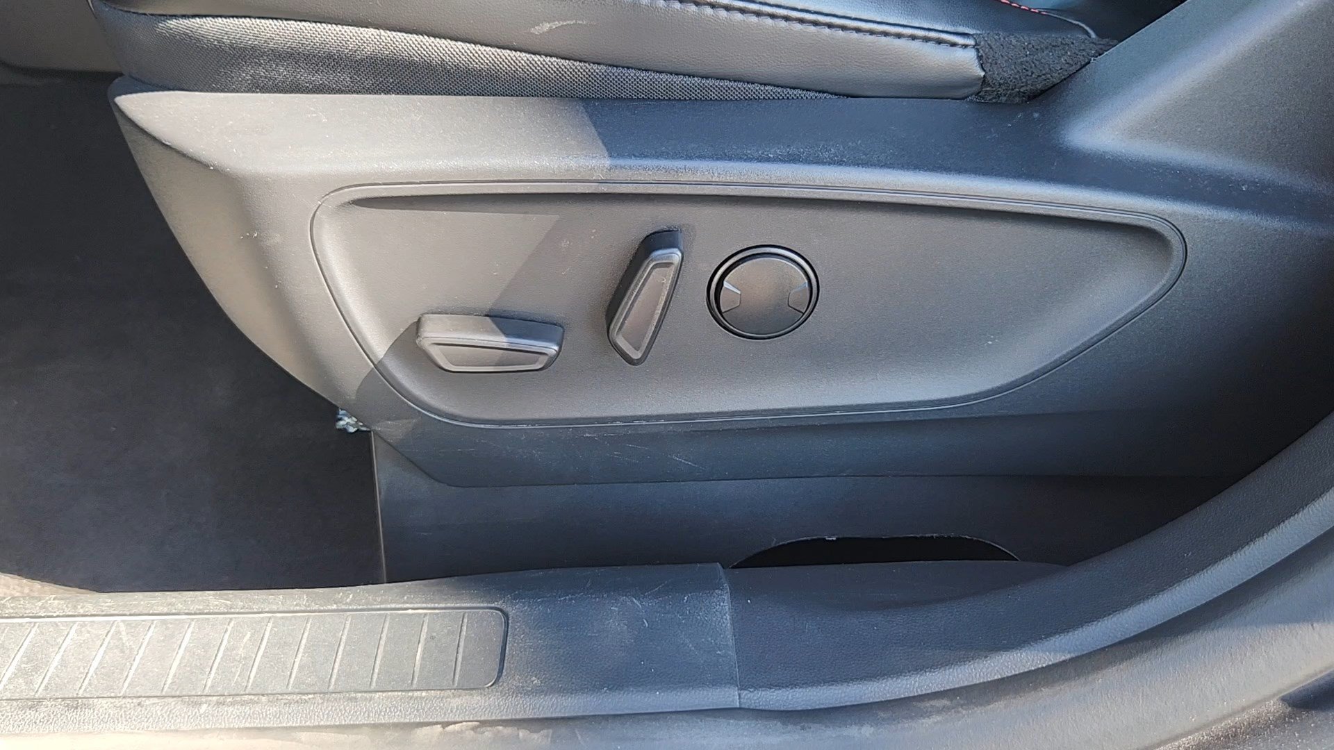 Certified 2026 Ford Escape ST-Line AWD/4WD image 9