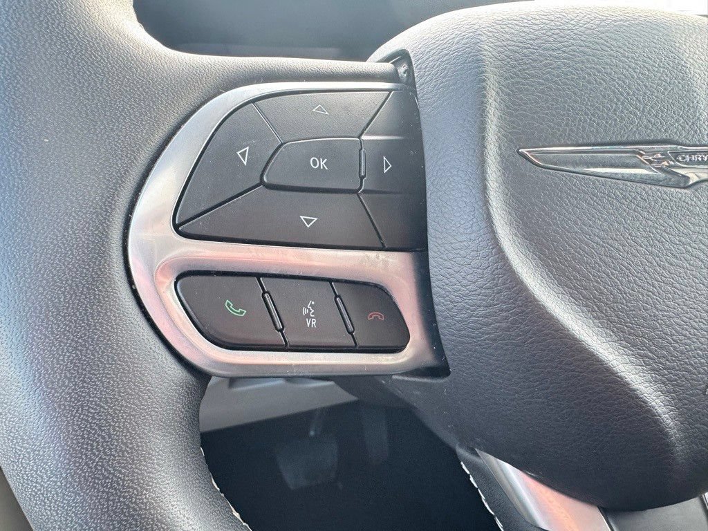 Used 2024 Chrysler Pacifica Touring-L FWD image 34