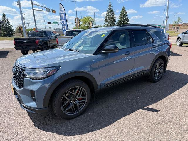 Certified 2025 Ford Explorer ST-Line w/ Premium Package AWD/4WD image 3