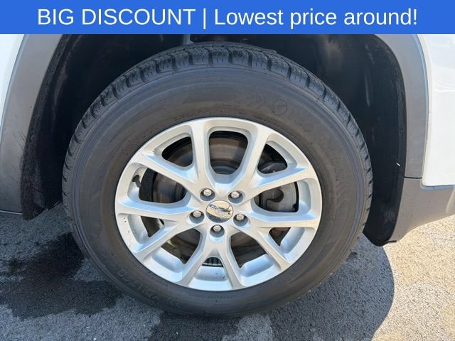 Used 2017 Jeep Cherokee Latitude w/ True North Edition AWD/4WD image 3