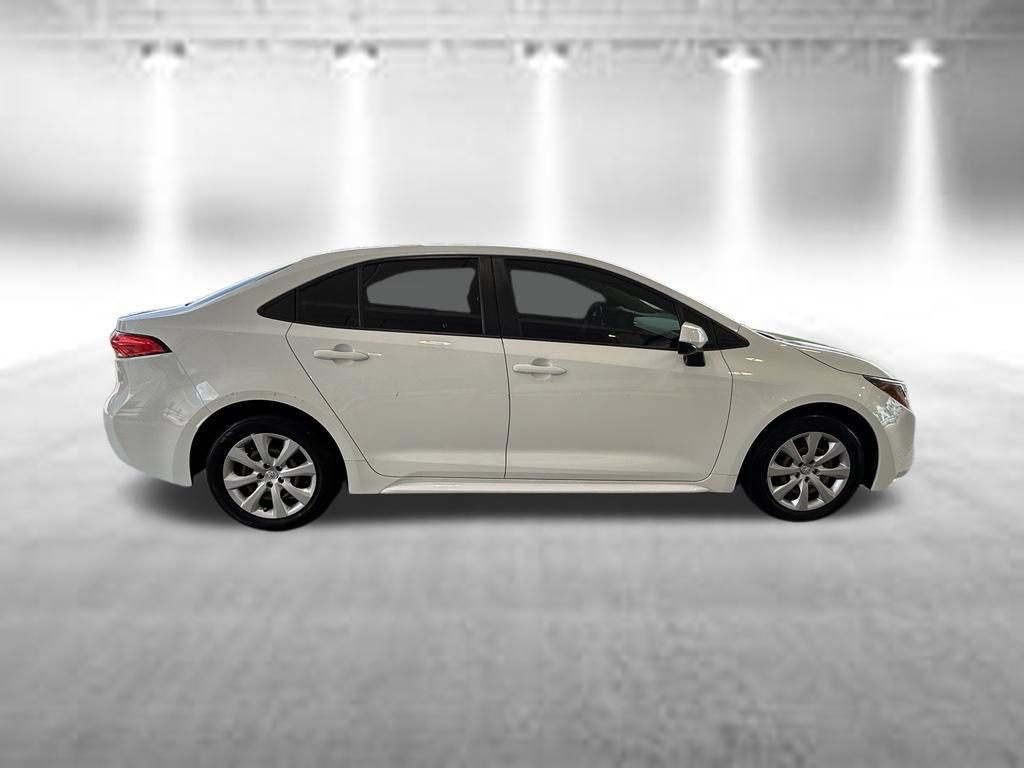 Used 2022 Toyota Corolla LE FWD image 3