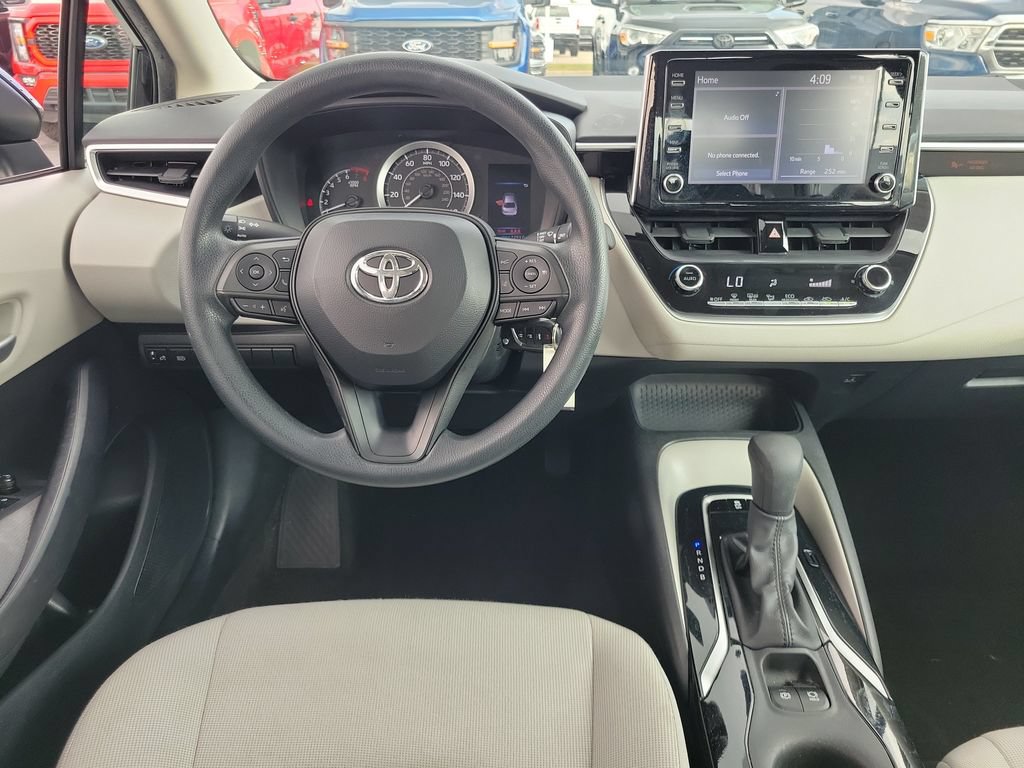 Used 2020 Toyota Corolla LE FWD image 12