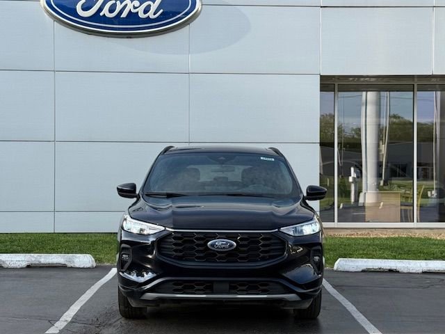 Certified 2023 Ford Escape ST-Line Select w/ Tech Pack #1 AWD/4WD image 3