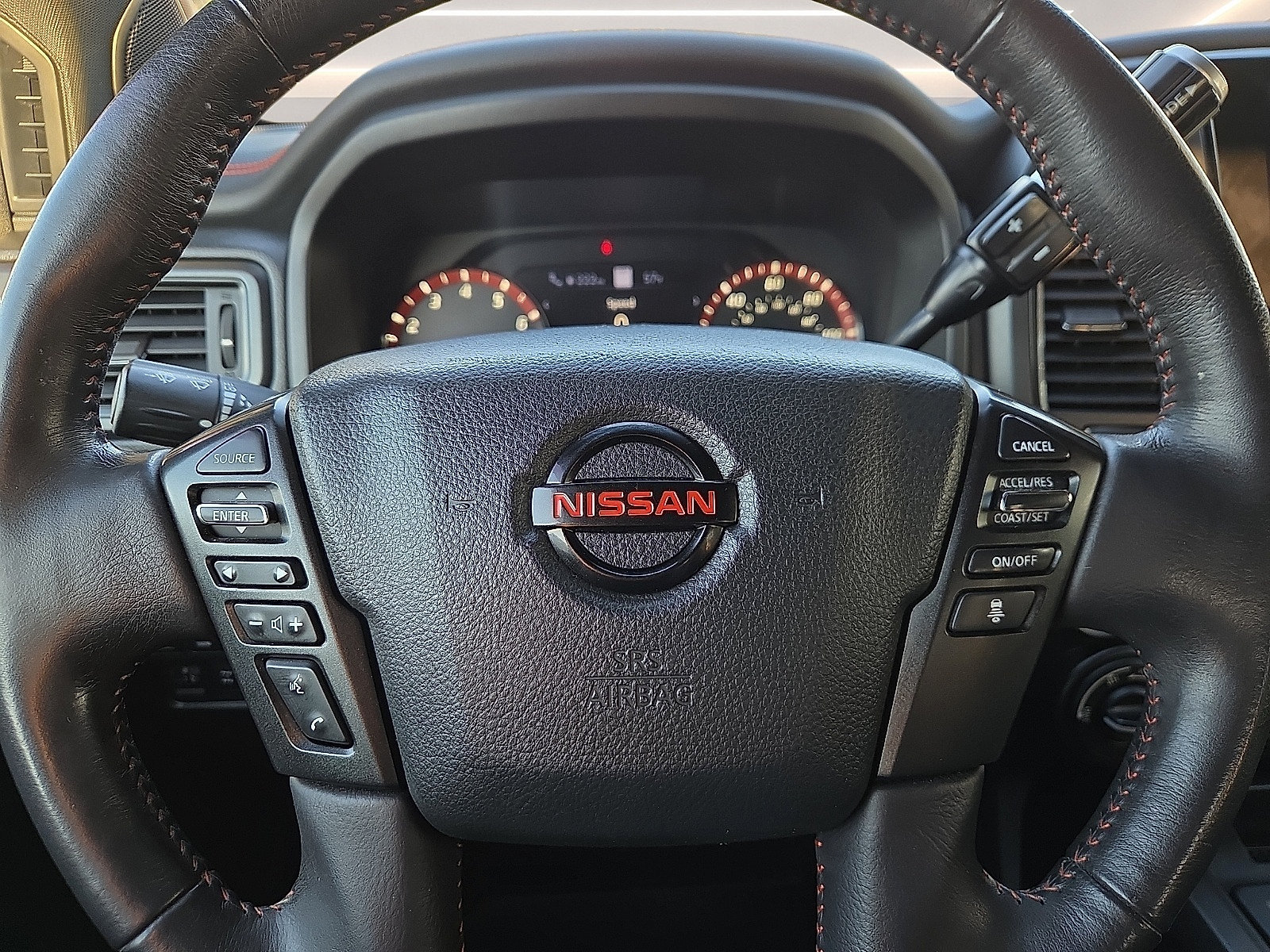 Used 2021 Nissan Titan PRO-4X w/ Pro-4x Convenience Package AWD/4WD image 24