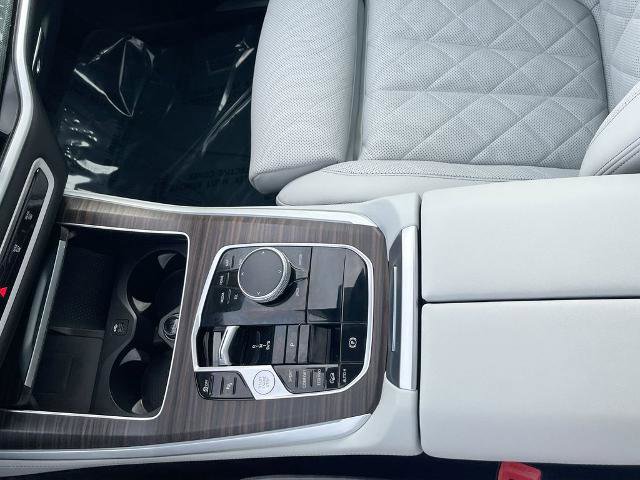 Used 2025 BMW X5 xDrive40i w/ Climate Comfort Package image 21