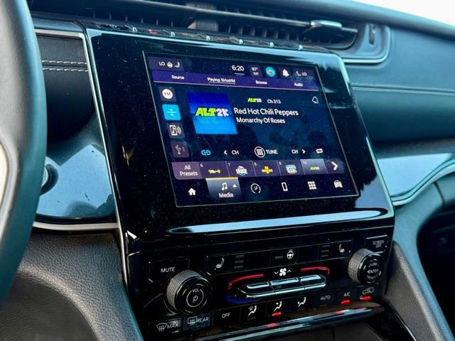 Used 2023 Jeep Grand Cherokee Altitude image 16