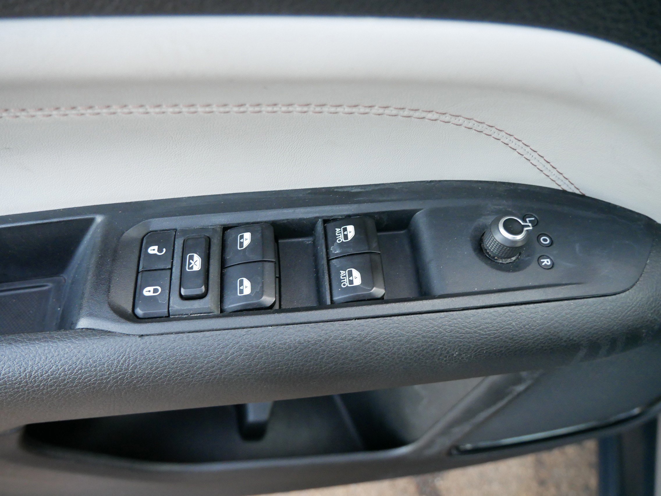 Used 2023 Jeep Compass Limited image 20