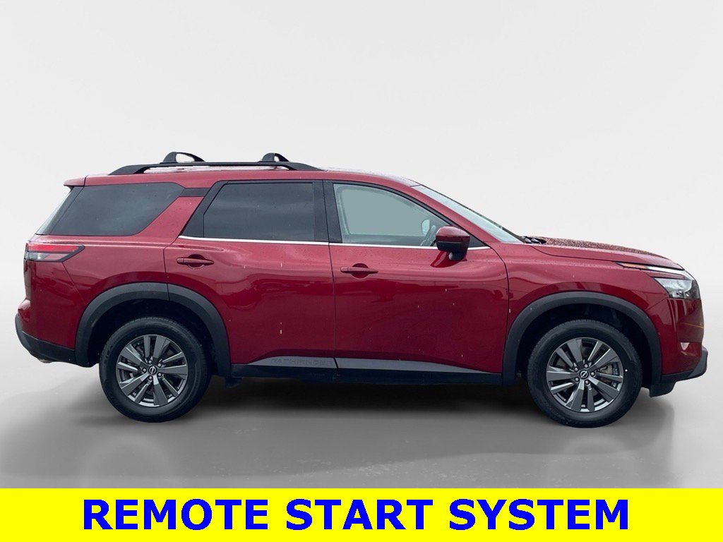 Used 2023 Nissan Pathfinder SV image 2