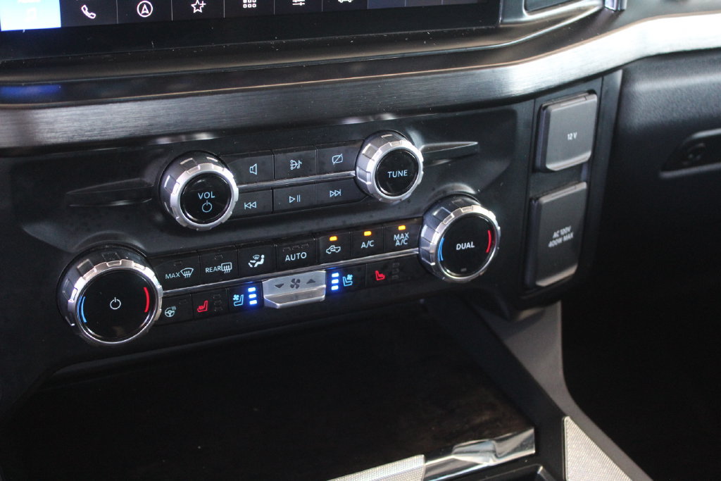 Certified 2024 Ford F250 Lariat w/ Lariat Ultimate Package AWD/4WD image 32