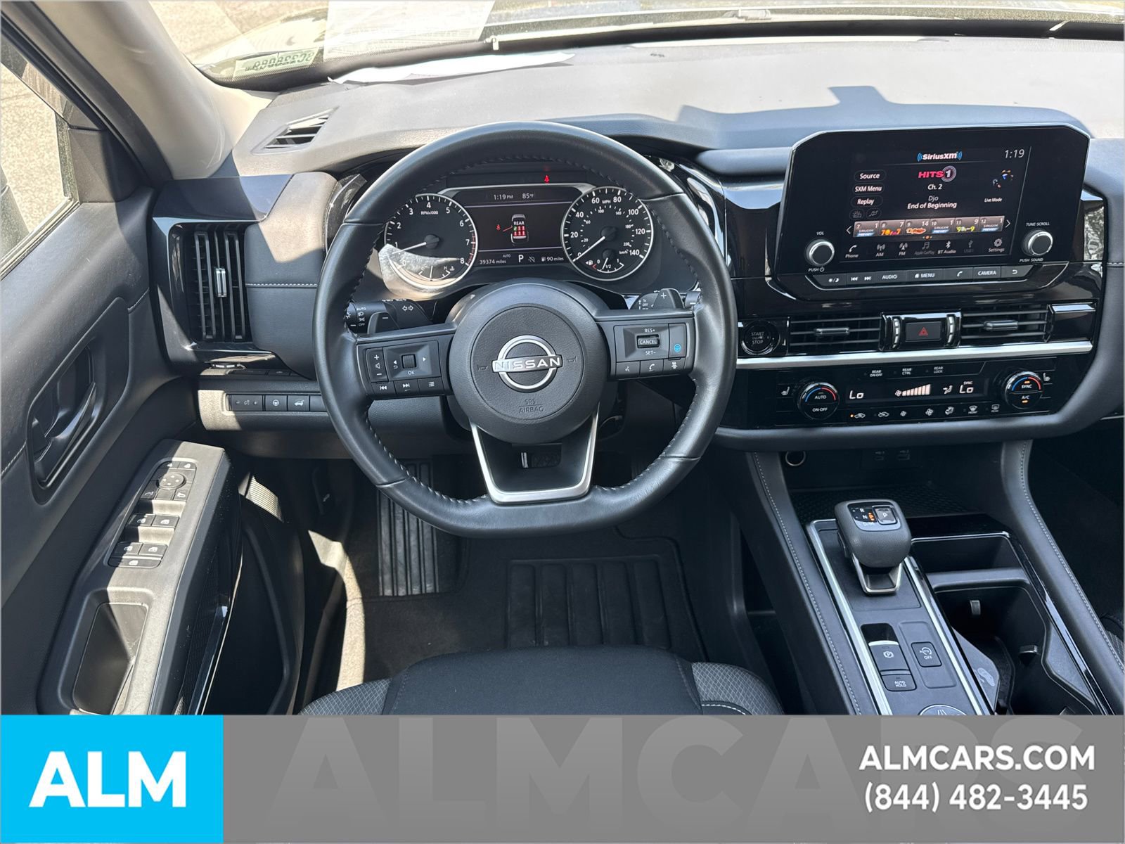 Used 2025 Nissan Pathfinder SV image 30