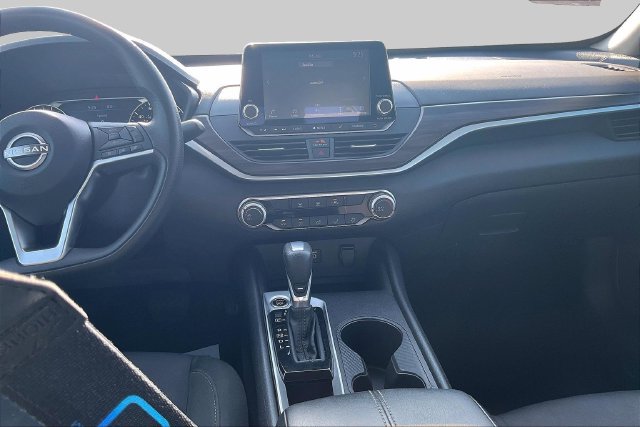 Used 2025 Nissan Altima 2.5 SV FWD image 7
