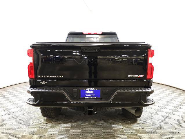 Used 2024 Chevrolet Silverado 2500 ZR2 w/ Technology Package image 3