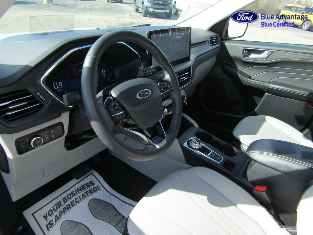 Certified 2025 Ford Escape Platinum w/ Premium Technology Package AWD/4WD image 11
