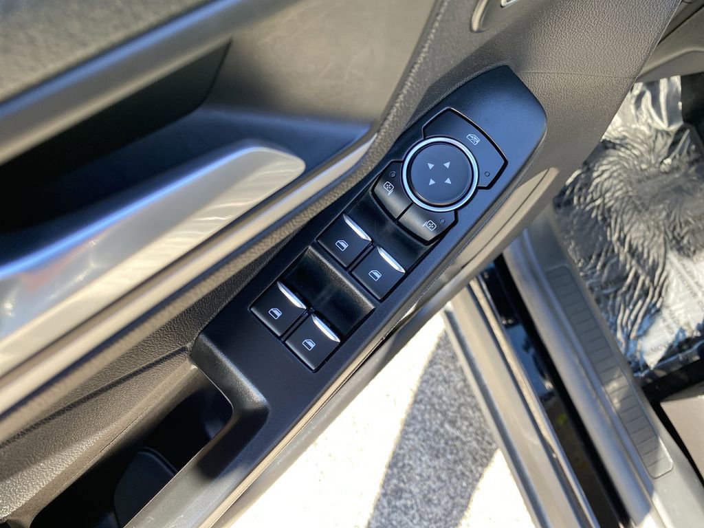 Certified 2025 Ford Escape Platinum image 36