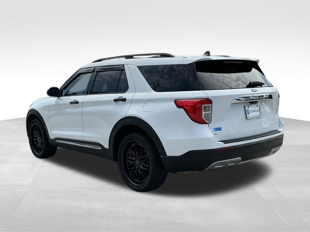 Certified 2023 Ford Explorer XLT w/ Equipment Group 202A AWD/4WD image 3