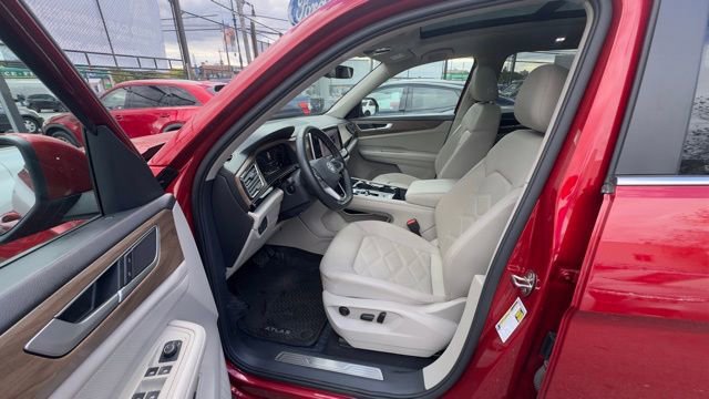Used 2024 Volkswagen Atlas SE w/ Panoramic Sunroof Package image 19