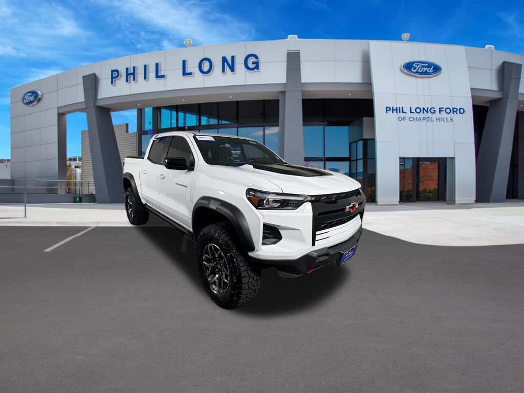 Used 2025 Chevrolet Colorado ZR2 w/ Technology Package AWD/4WD image 7