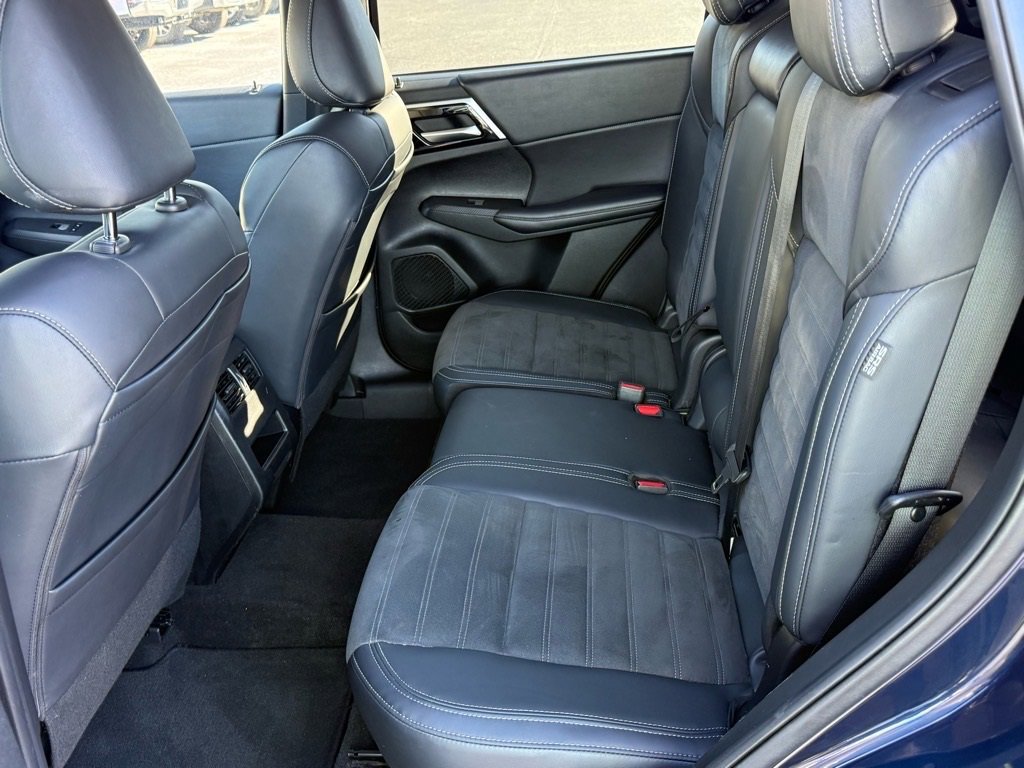 Used 2024 Mitsubishi Outlander SE Black Edition image 14