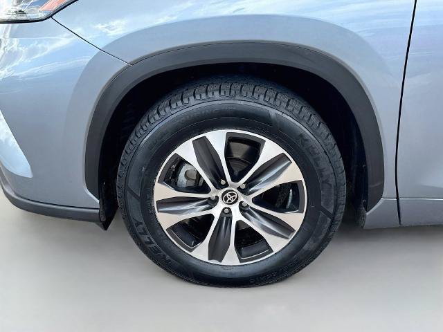 Used 2022 Toyota Highlander XLE FWD image 23